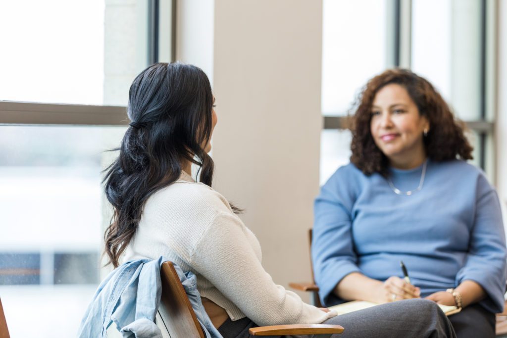 externe vertrouwenspersoon in gesprek